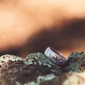 Bague en bois gravée – Image 3