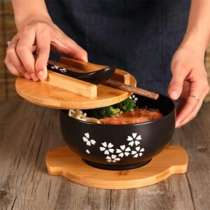 Bol en bois avec cuillère et baguettes noir