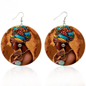 Boucles d’oreille en bois imprimé femme africaine – Image 2