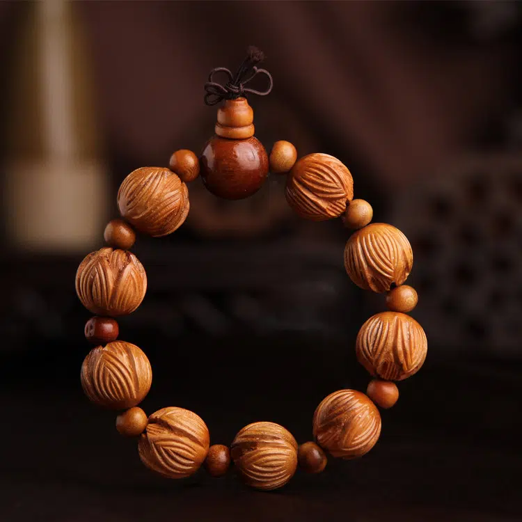 Bracelet en bois perles sculptées