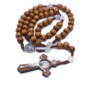 Collier en bois Catholique – Image 3