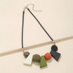 Collier en bois formes géométriques