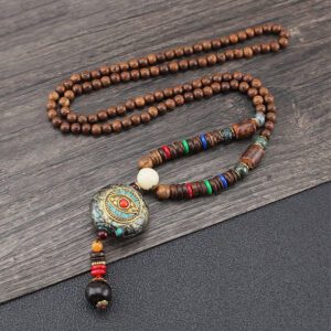 Collier en bois vintage