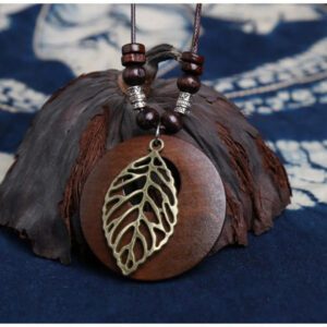 Collier en bois feuille – Image 2