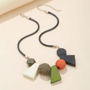 Collier en bois formes géométriques – Image 2