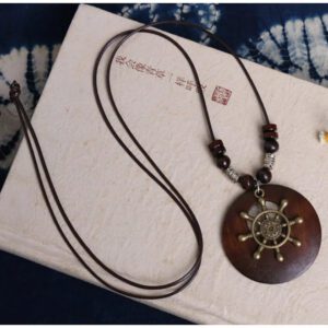 Collier en bois one piece – Image 2