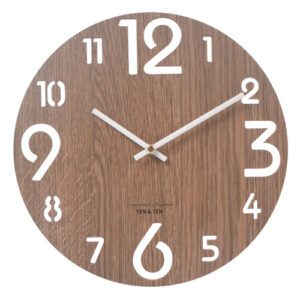 Horloge en bois au design nordique marron – Image 2