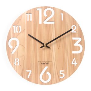 Horloge en bois au design nordique naturel – Image 2