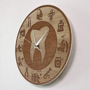Horloge en bois design dentaire – Image 2