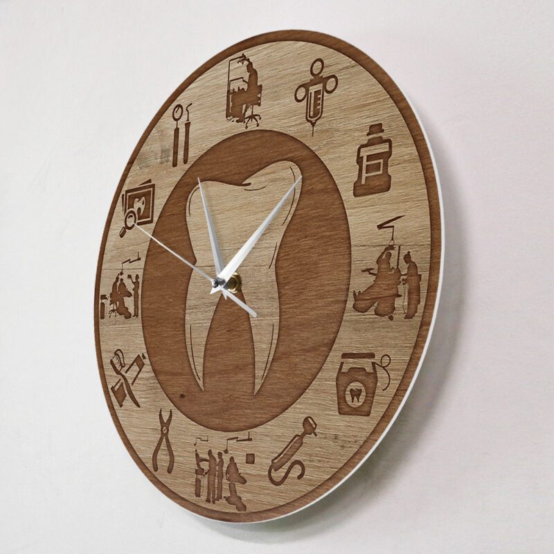 Horloge en bois design dentaire – Image 2