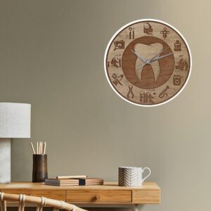 Horloge en bois design dentaire