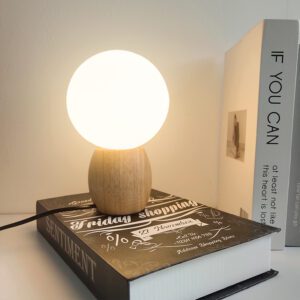 Luminaire en bois minimaliste