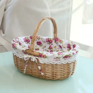 Panier en osier roses