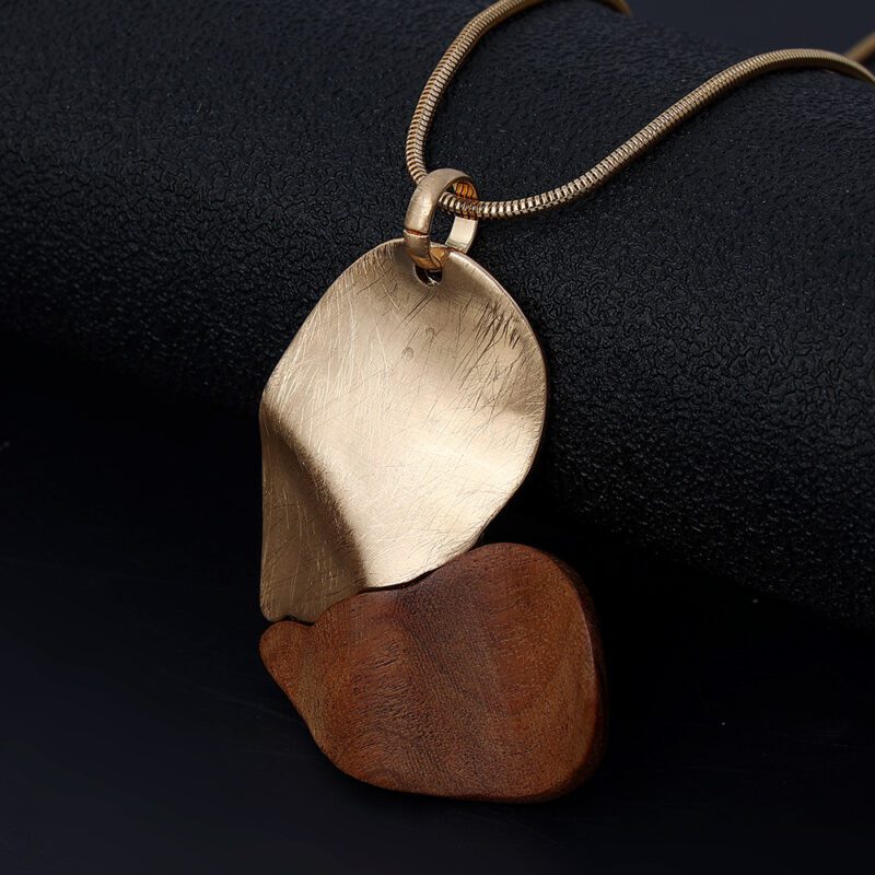 Pendentif en bois cœur or