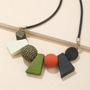 Collier en bois formes géométriques – Image 3